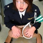 婦警の滴る濃厚小便