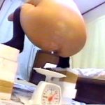 素人美少女限定 排尿、排便飲みます！食べます！14